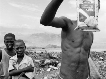 Cacciatori di cibo nelle discariche di Haiti